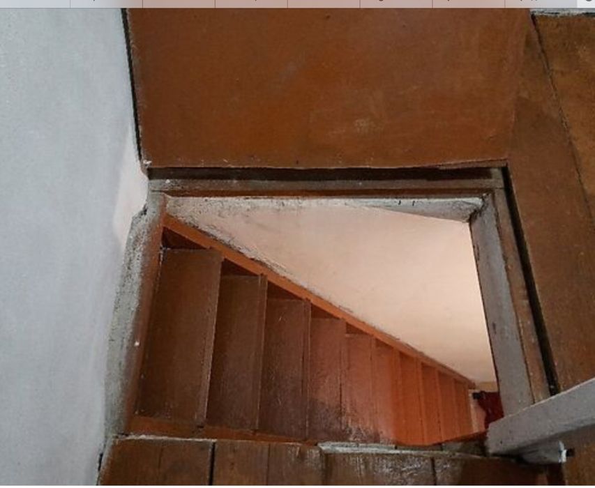 Продається півторачка напівособняк в центрі міста