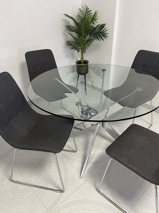 Mesa com 4 cadeiras
