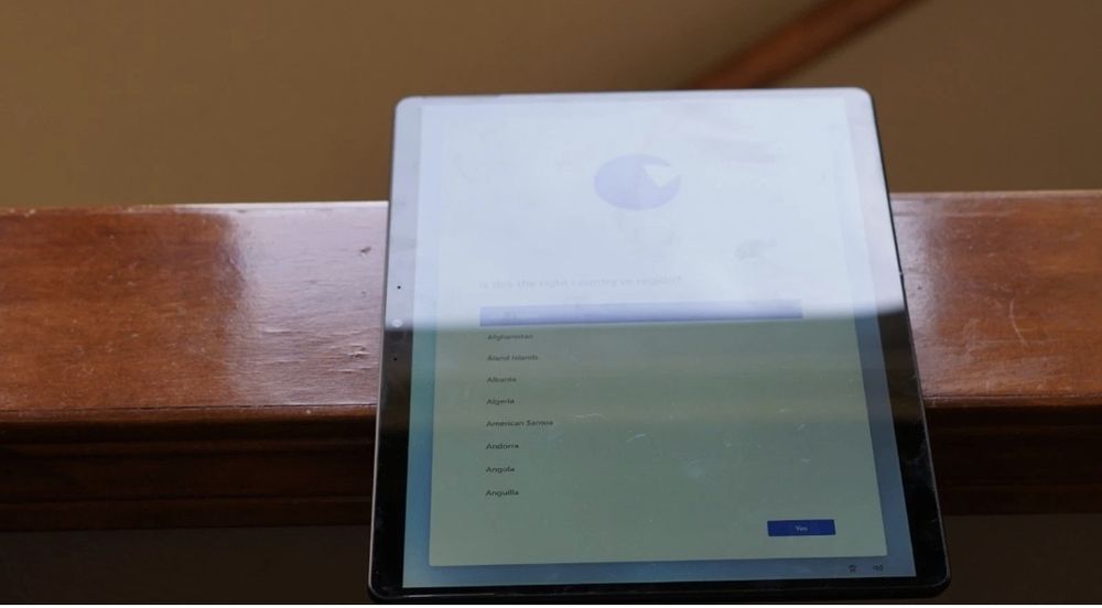 Microsoft Surface Pro X  13" 256 GB 8GB RAM  LTE