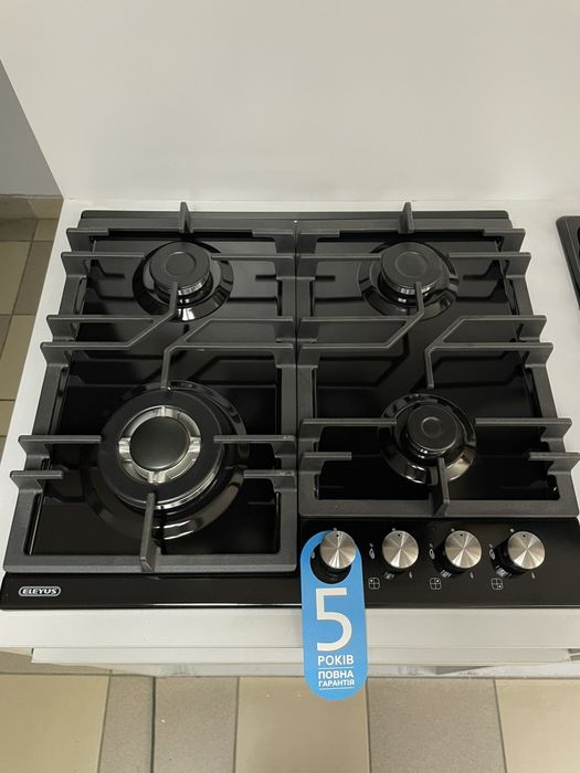 Вбудована духовка, витяжка і поверхня