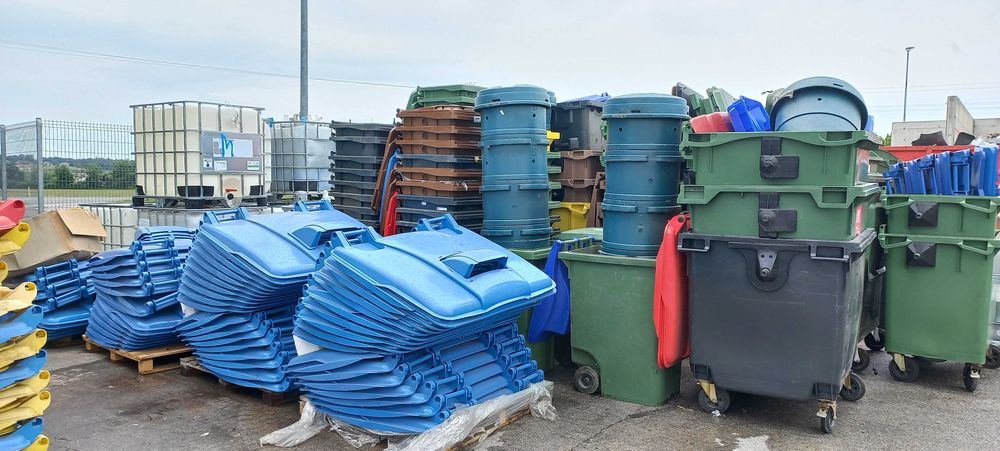 Pojemniki na odpady kosze do segregacji  120 l.