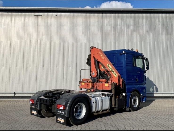 MAN TGX 18.400 com grua
