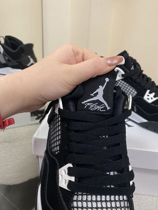 Bialo czarne Air Jordan 4 Retro