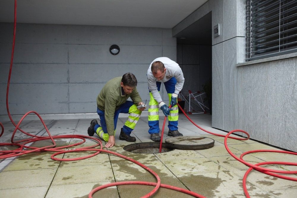 Прочистка канализации, унитаза, ванны. Чистка засоров труб Киев и обл ...