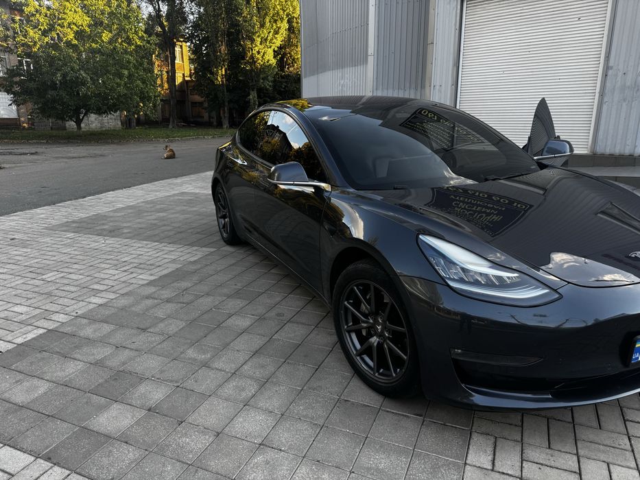 Продам TESLA 3 LONG RANGE 2018
