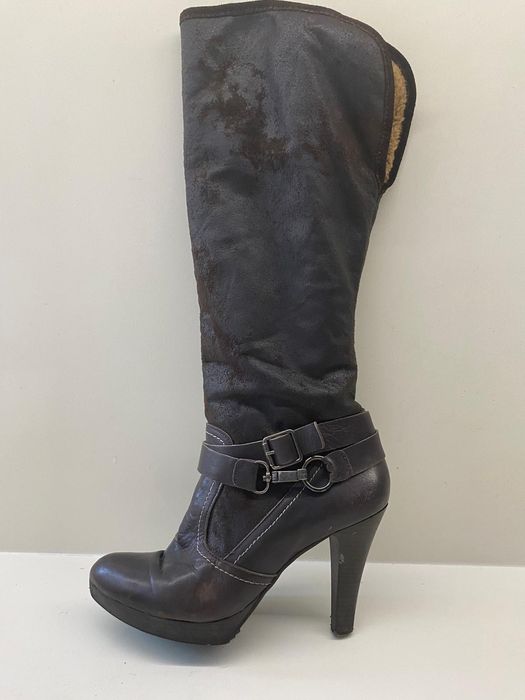 Botas cano alto em pele