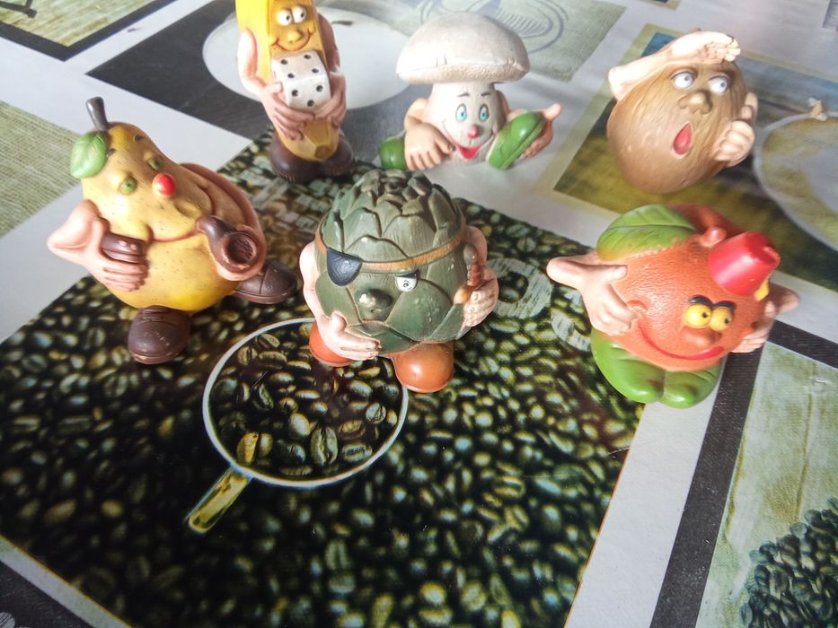 6 bonecos novos em pvc