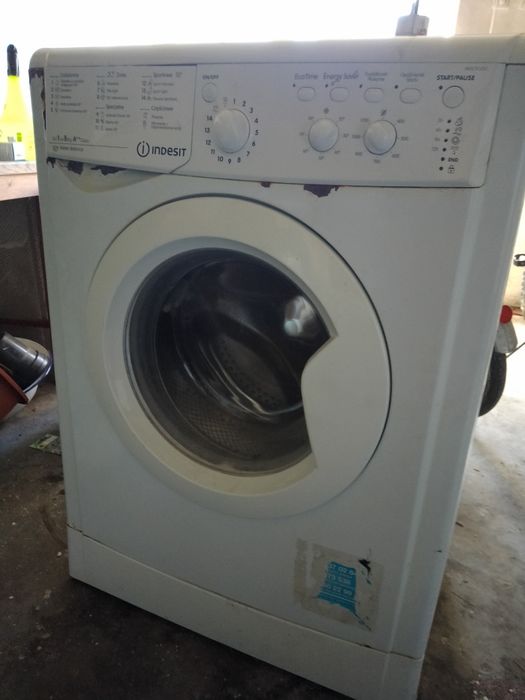 Pralka  Indesid. Niesprawna.Jakiś drobiazg nie uruchamia.