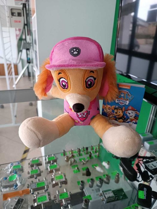 MEGA PREÇO:Peluche Patrulha Pata Skye 30cm deitado