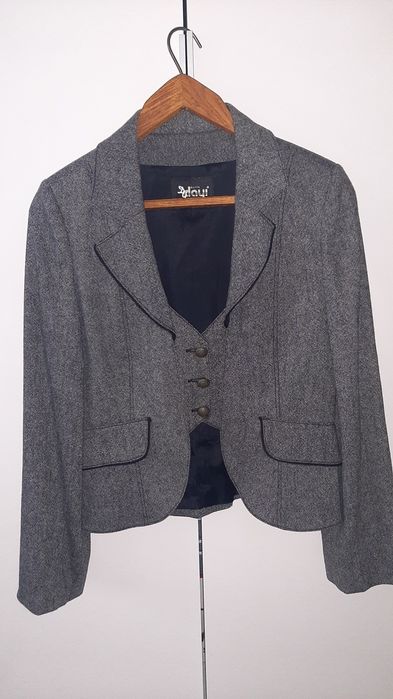 Оригинальный женский  пиджак р.М- L, новый