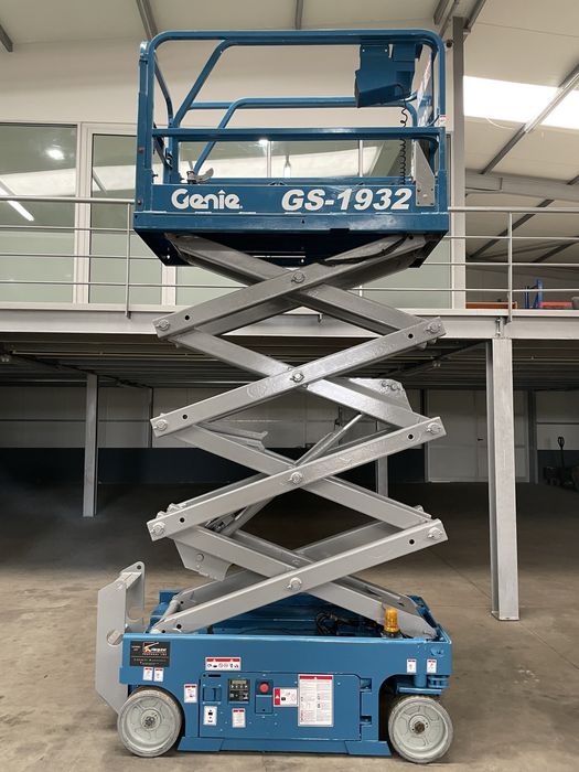 Plataforma elevatória tesoura elétrica