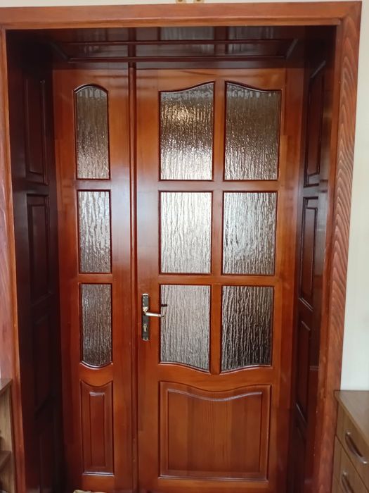 Міжкімнатні двері . Дерево