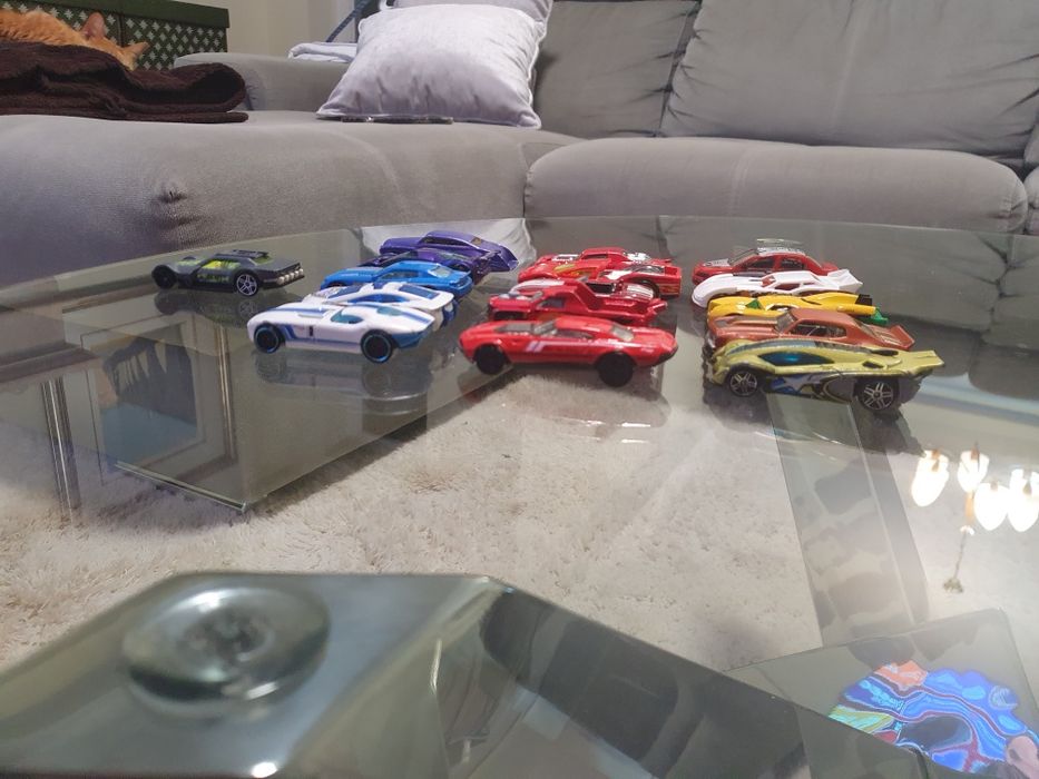 HOT WHEELS - MEGA PACK 16 carrinhos