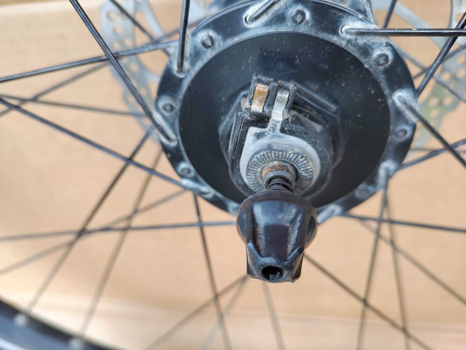 PIĘKNE przednie koło 28",dynamo,tarcza, opona SCHWALBE