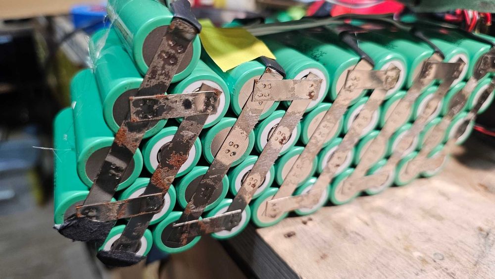 Naprawa baterii, regeneracja baterii naprawa roweru, skuter, hulajnoga