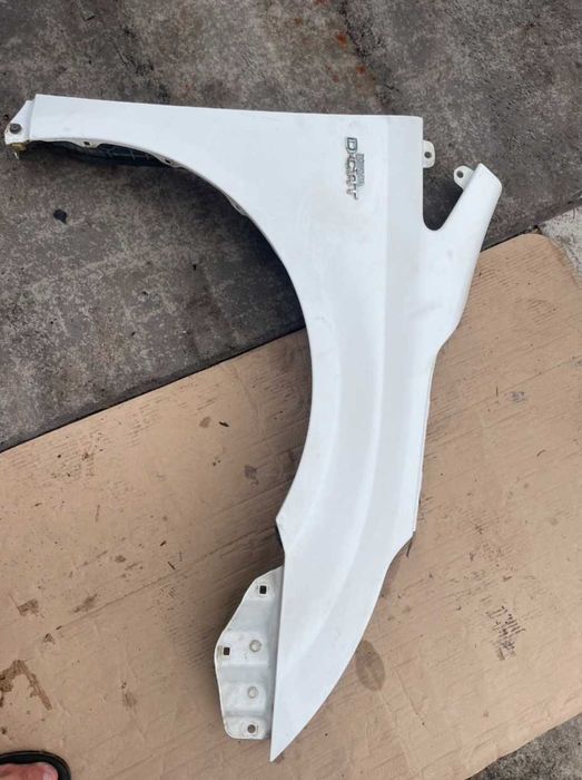 Błotnik prawy przód Toyota Avensis t29 kolor 040