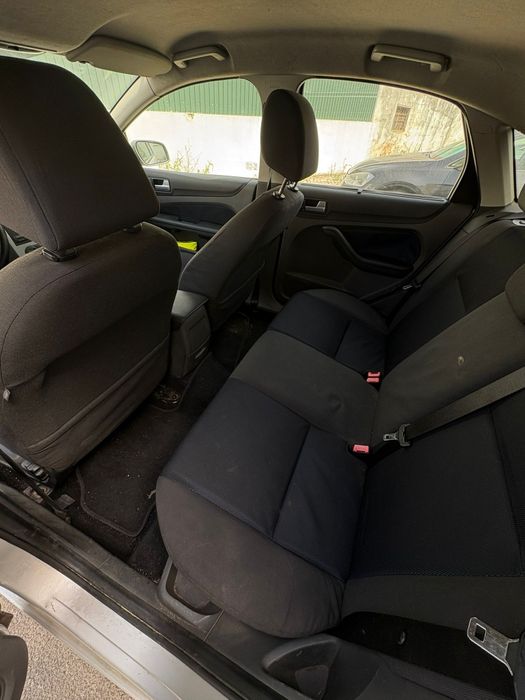 Vendo Ford Focus 1.4 I