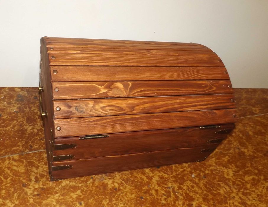 Сундучок деревянный.