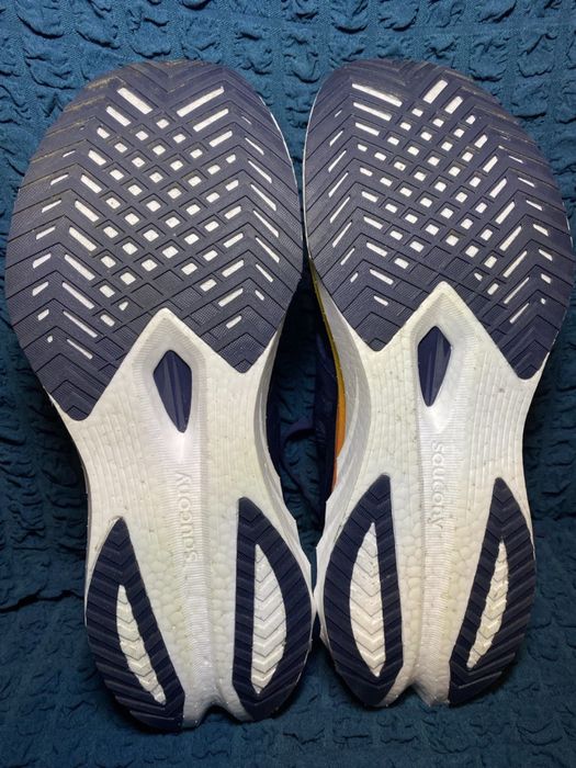 Кросівки для бігу Saucony ENDORPHIN SPEED 4