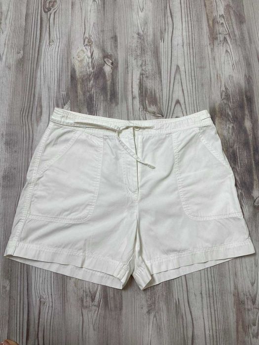 Белые, легкие, новые шорты