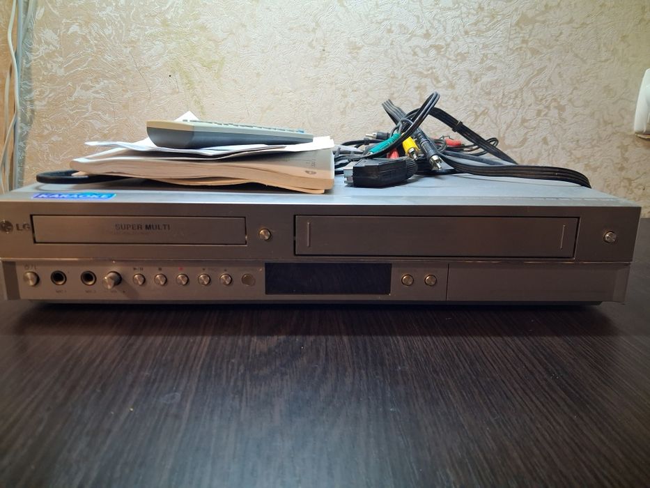 DVD-рекордер / видеомагнитофон LG DVRK687X