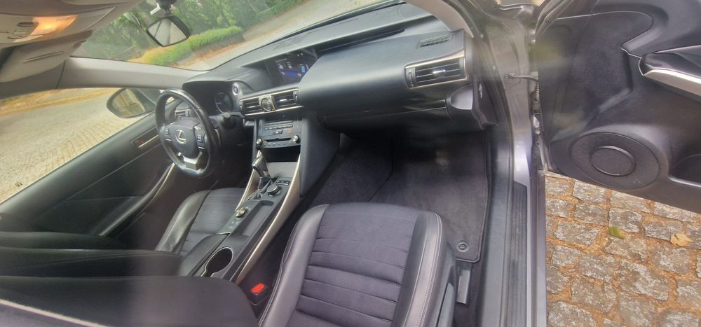 LEXUS IS 300h – O Carro dos Seus Sonhos