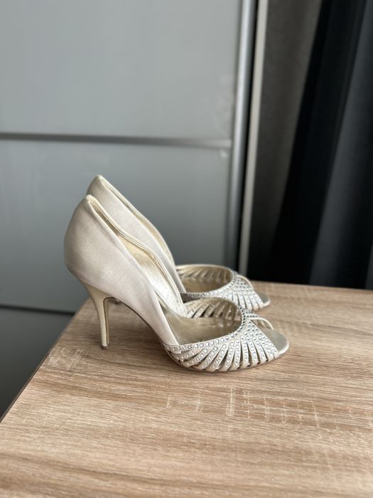 Святкові весільні туфлі босоніжки на весілля для нареченої дружки 39 р