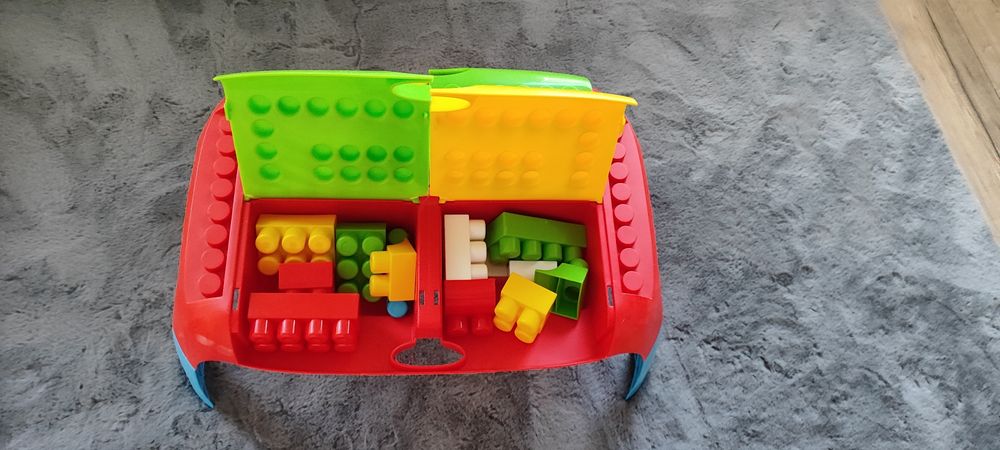 Stolik z klockami mochtoys