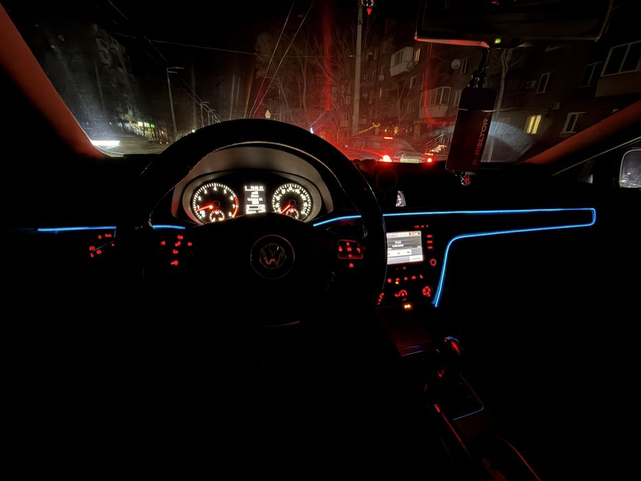 VOLKSWAGEN Passat В7 2013 2.5 газ бензин