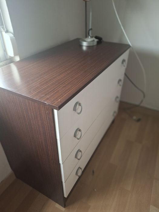Comoda usada com 4 gavetas