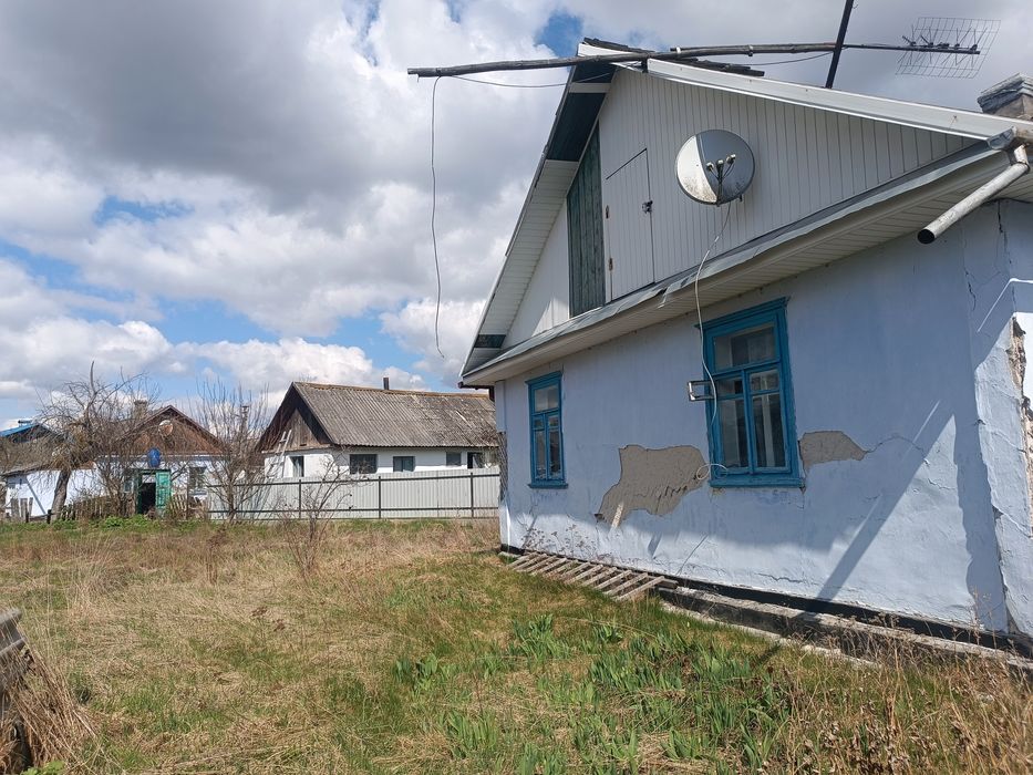 Пів будинку в затишному місці