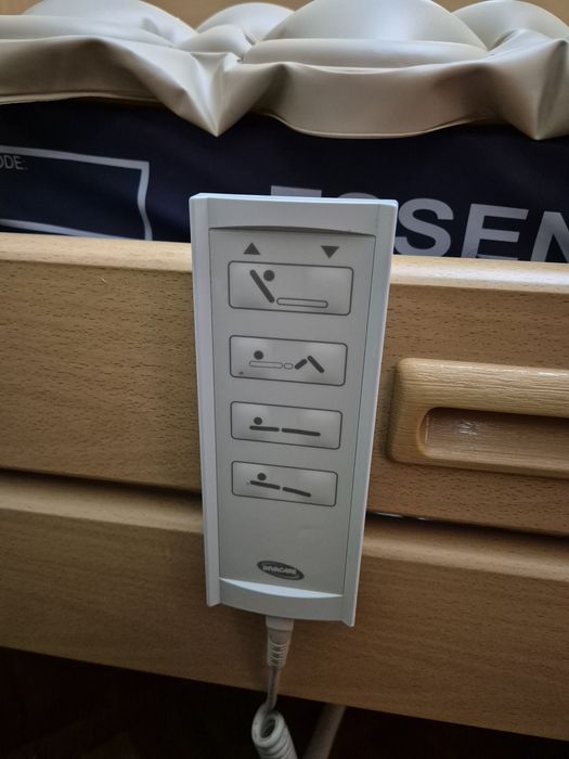 Cama articulada hospitalar