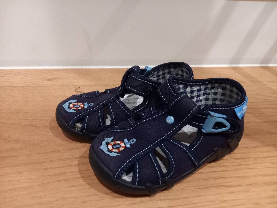 Kapcie, sandałki, rozmiar 23