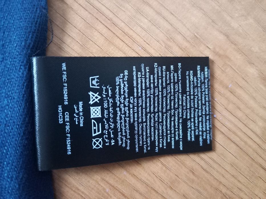 Szeroki szalik granatowy z frędzlami Avon