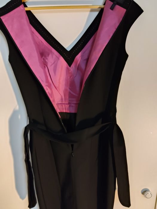 Lindo Vestido Preto marca Escada