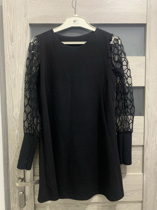 Sukienka ozdobne rękawy czarna uni