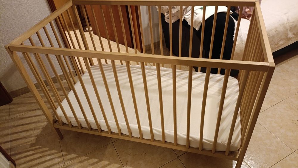 Cama de grades com colchão