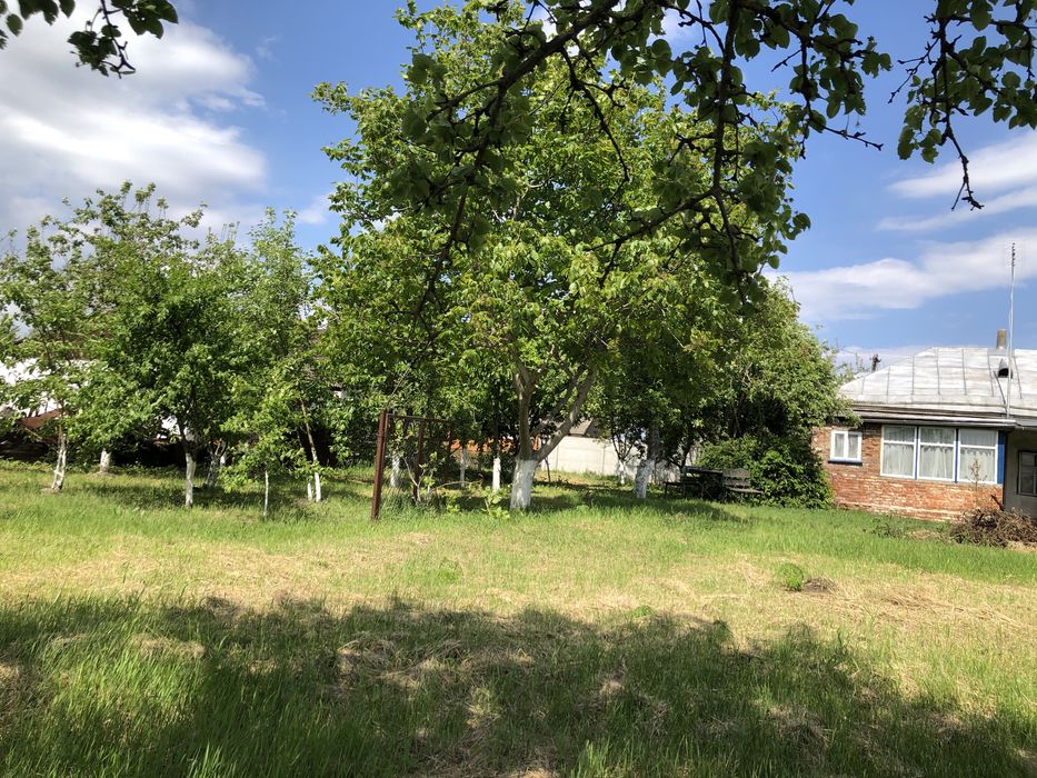 Будинок біля річки смт Чорнобай