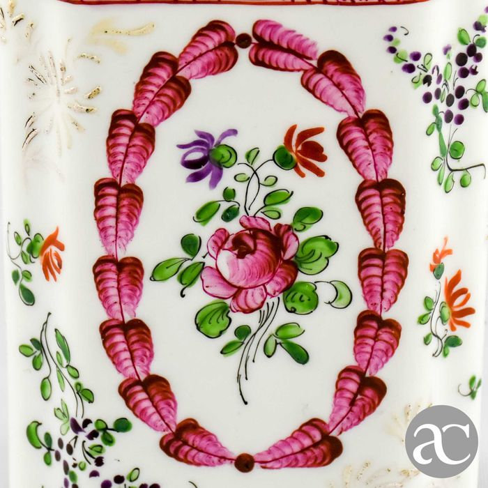 Jarra porcelana de Paris Samson com esmaltes em relevo, séc. XIX