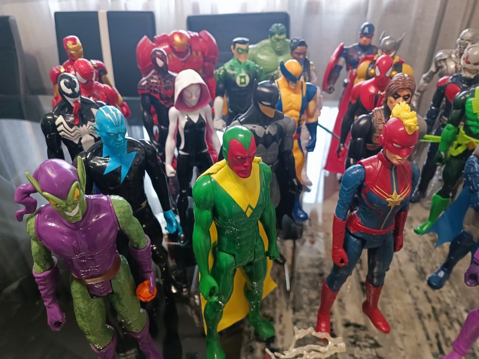 Avengers 30 cms com 2 carros