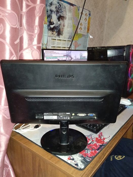 Продам недорого манітор в хорошому стані