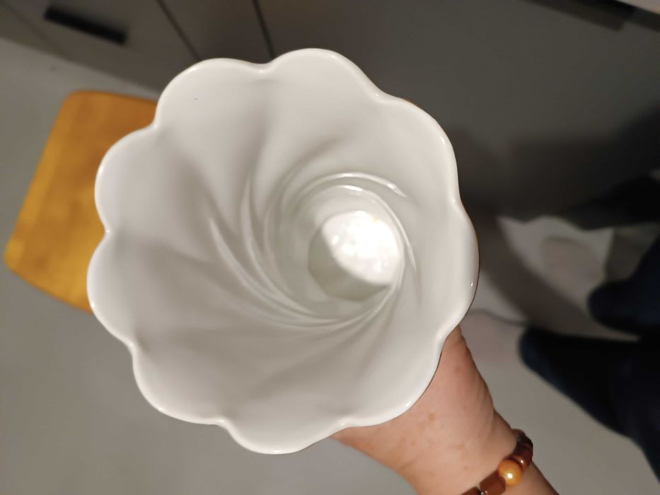 Porcelanowy wazon na kwiaty