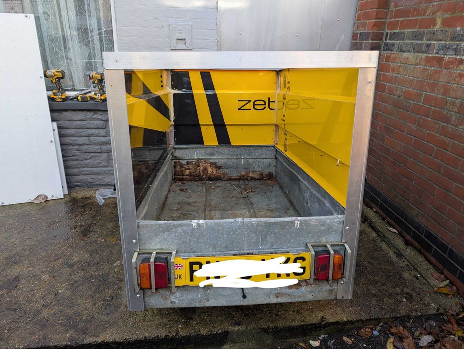 Atrelado de aluminio