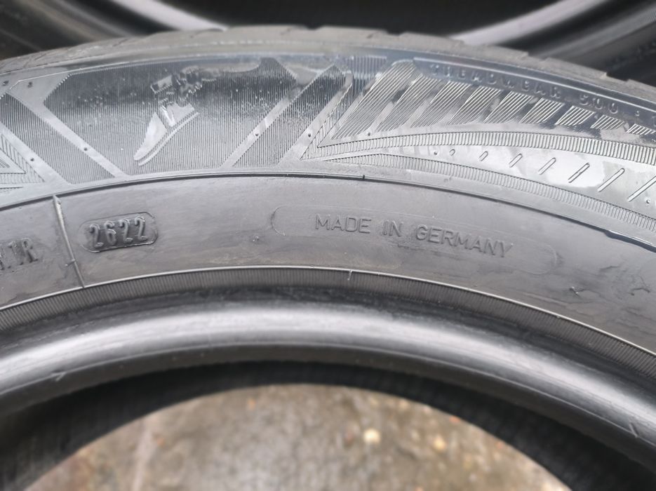 Всесезонні шини 225/60R18 Good Year Vector4Seasons