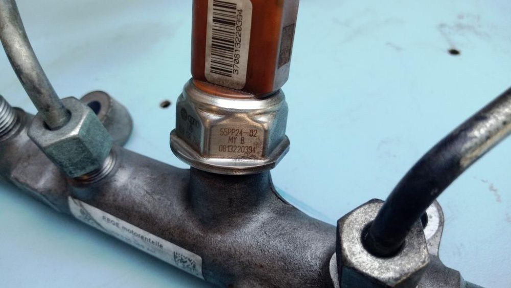 Рейка топливная (рампа) Датчик Клапан Volkswagen Touareg / Audi Q7 3.0