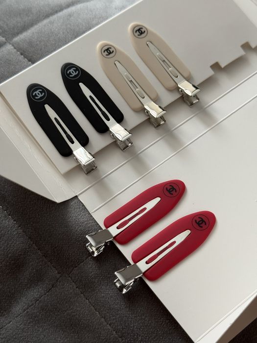 Zestaw spinek do włosów Chanel