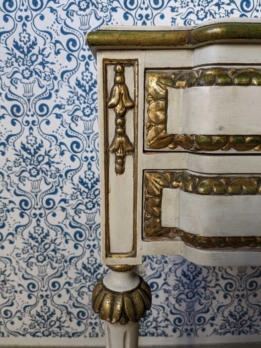 Cama e Mesas de Cabeceira clássicas anos 60 - estilo Luís XVI