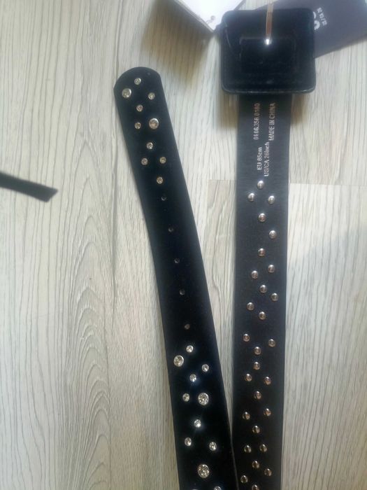 Czarny Pasek zamszowy z cyrkoniami 65cm