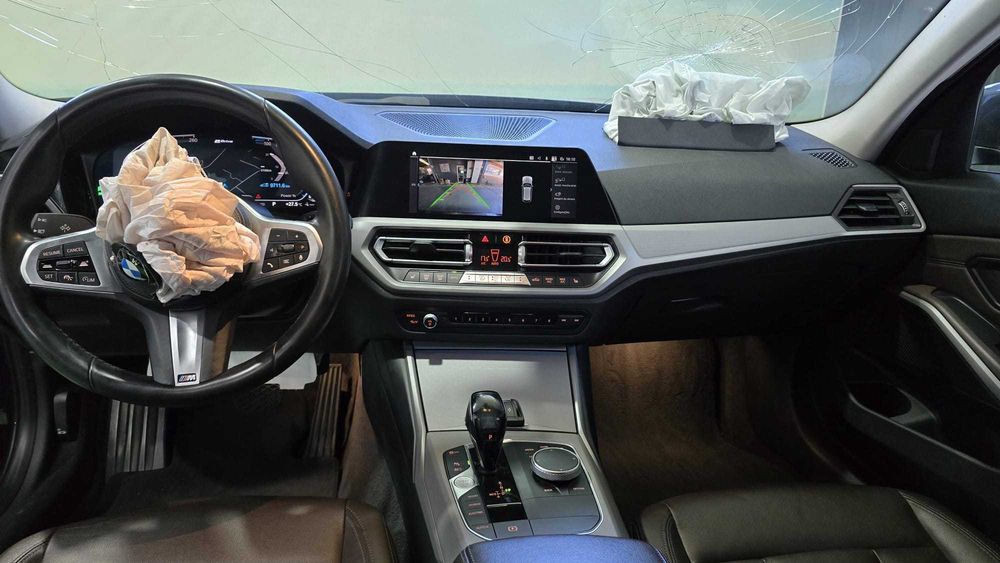 BMW 330 e Plug-IN - Salvado