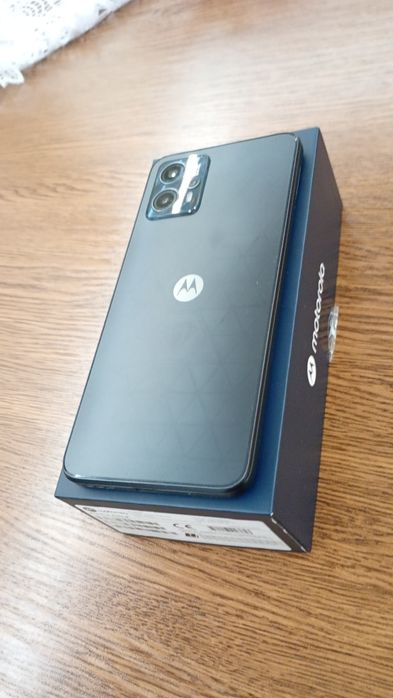 Motorola G13 wraz z etui